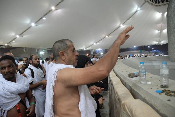 HAJJ LIVE: Stoning at Jamarat Al-Aqaba marks first day of Eid