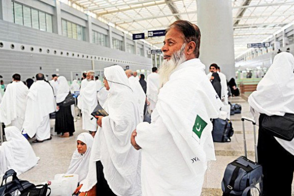 Pakistan lauds Saudi efforts as 2m head for Umrah in Ramadan