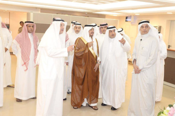 Saudi Haj minister inspects institutions in preparation for Haj 2017