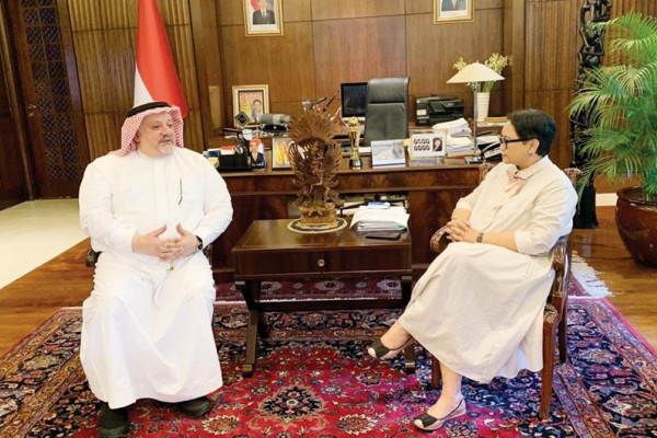 Indonesian foreign minster meets Saudi envoy