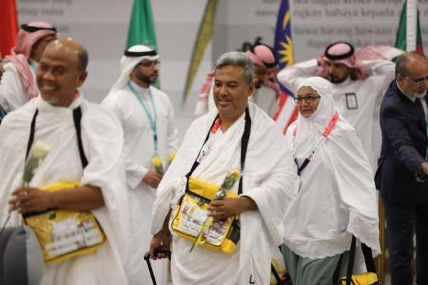flynas flies pilgrims to Holy Cities onboard  the world's largest passenger aircraft A380