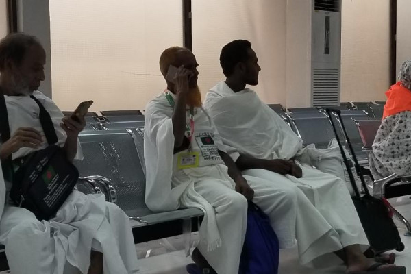 Hajj pilgrims praise Saudi support at Dhaka airport