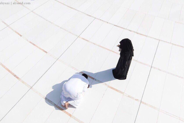 The affectionate Hajj image that warmed the hearts of millions