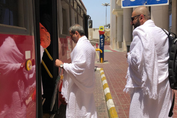 400 smart buses to transport pilgrims, Makkah residents starting 2020