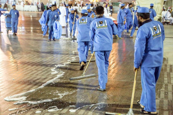 More than 2,200 workers keep Grand Mosque neat and clean