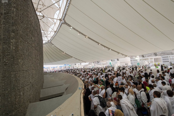 Millions of pilgrims walk to Mina to perform Jamarat, Eid Al-Adha prayers