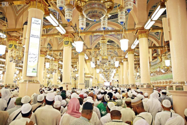 Giant plasma screens guide visitors to Prophet’s Mosque