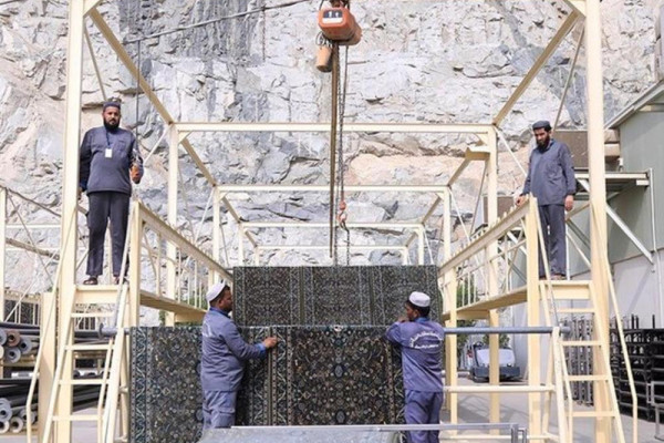 30,000 green carpets in Grand Mosque maintained thru sequenced stages