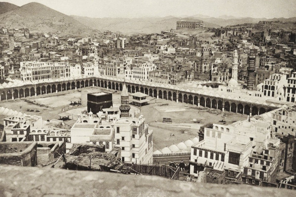 Eye on the Hajj: Mystery lensman who took first photos of Makkah