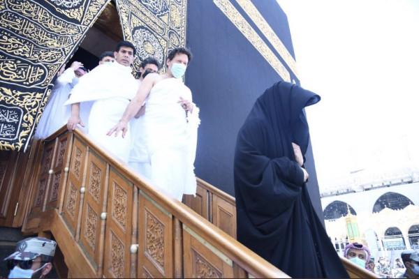 Doors of Sacred Kaaba Once Again Opened For PM Imran