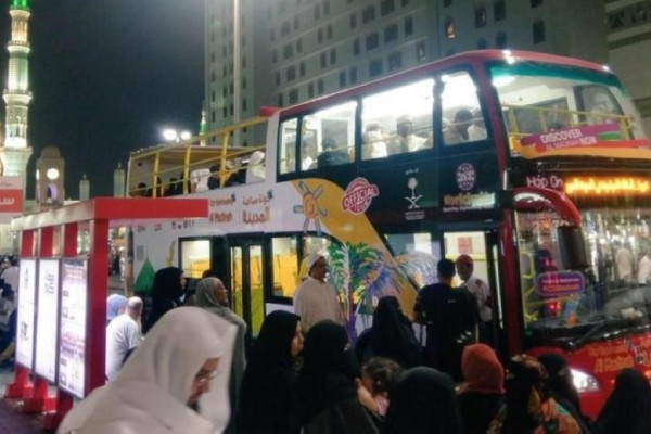 Hop-on buses take visitors to 12 landmarks in Madinah