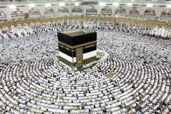 No selfies inside Makkah Grand Mosque, pilgrims advised