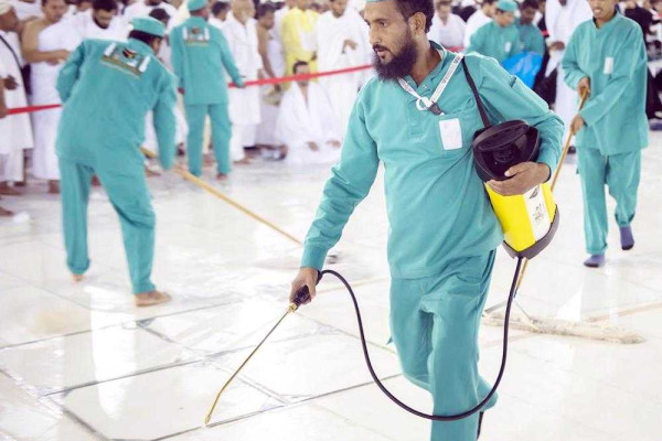Cleaning of Grand Mosque intensifies