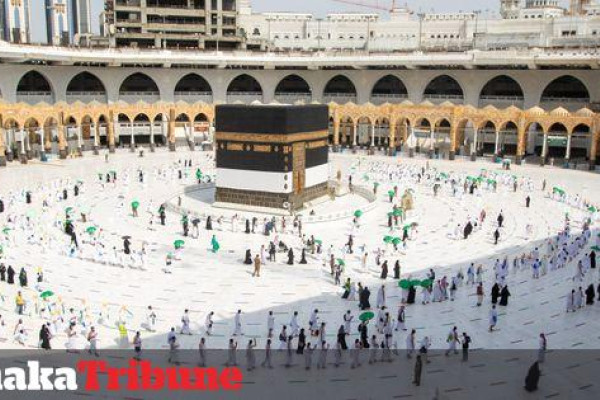 Umrah pilgrims want travel agencies punished for charging extra