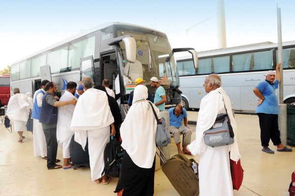 ‘Cars used to sink in the sand:’ The story of the first motor syndicate in Saudi Arabia