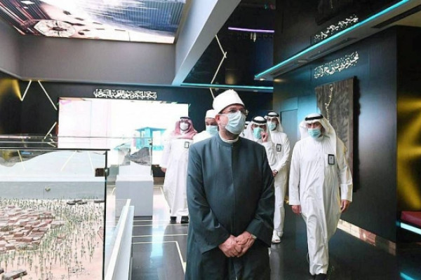 Dr. Gomaa visits International Fair and Museum of Prophet's Biography in Madinah