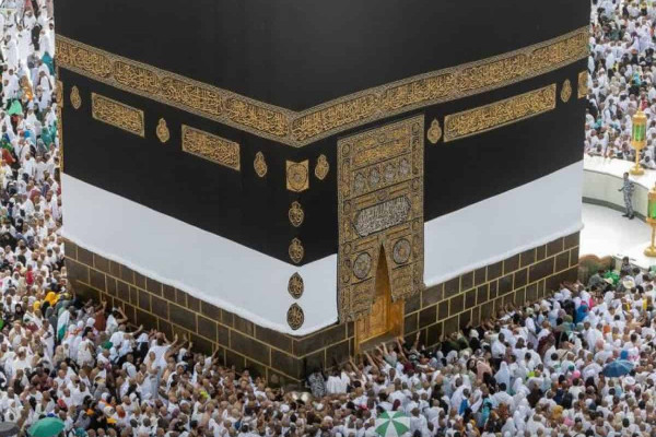 Saudi King orders hosting of 1,300 pilgrims from 90 countries
