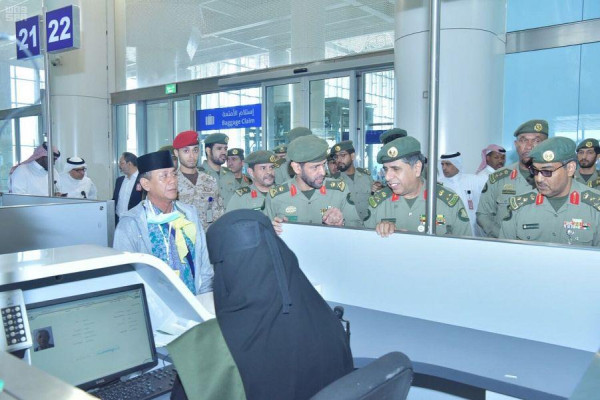 Passports director general visits Hajj halls at Madinah airport