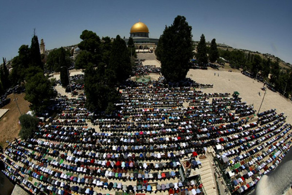 60,000 Mark the Beginning of Ramadan at Al-Aqsa Mosque– IMEMC News