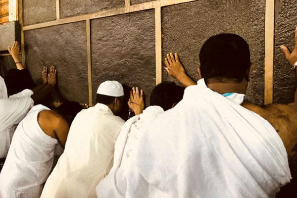 Indonesian Umrah Pilgrims Arrive in Saudi Arabia