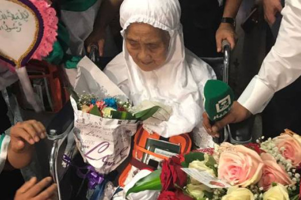 104-year-old Indonesian pilgrim is king's guest