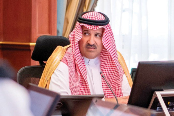 Madinah governor reviews measures to protect visitors during Hajj