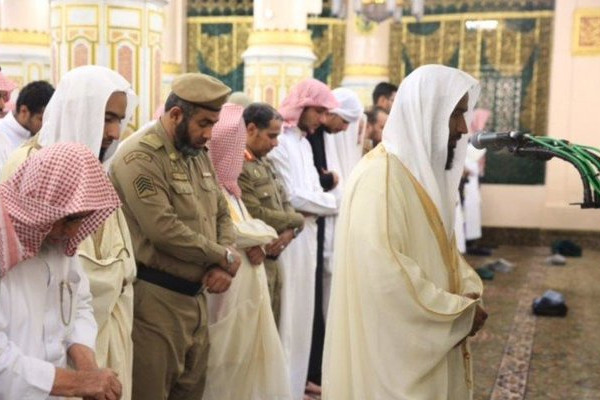 Imam inaugurates move back to the Prophet’s Mihrab