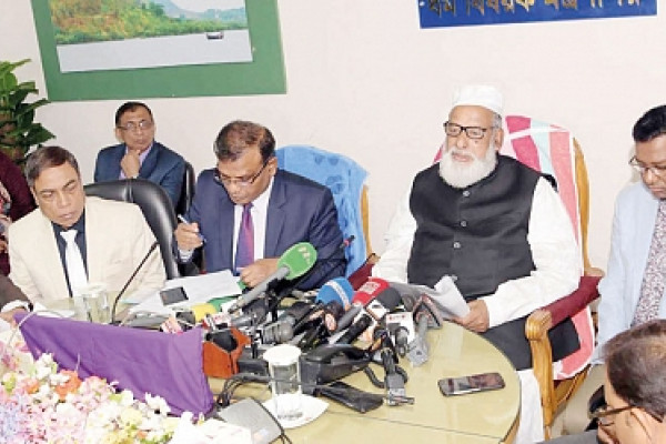 Minister blames Saudi service charge for Hajj cost hike