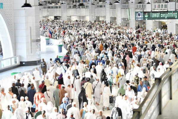 Pilgrims must avoid carrying large amount of money and jewelry