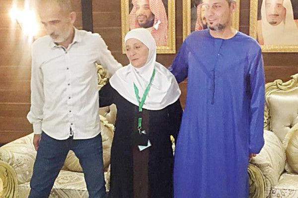 Haj unites Palestinian brother and sister after 14 years