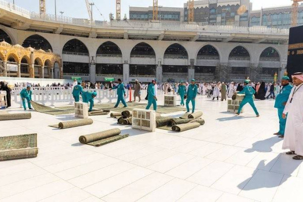 Haramain prayer rugs removed