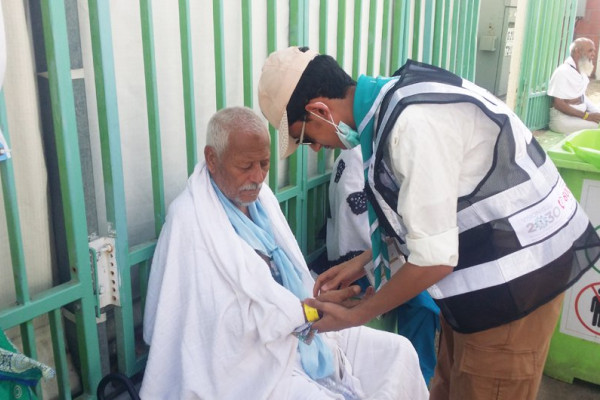 Saudi scouts assist pilgrims and Hajj authorities