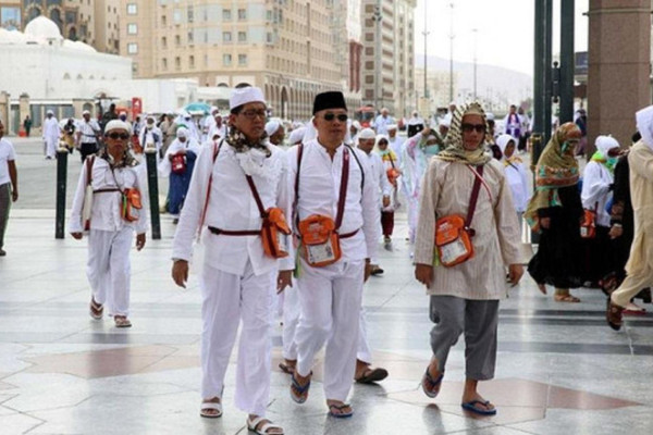Meet Motawifs - Saudi religious tour guides for pilgrims from abroad