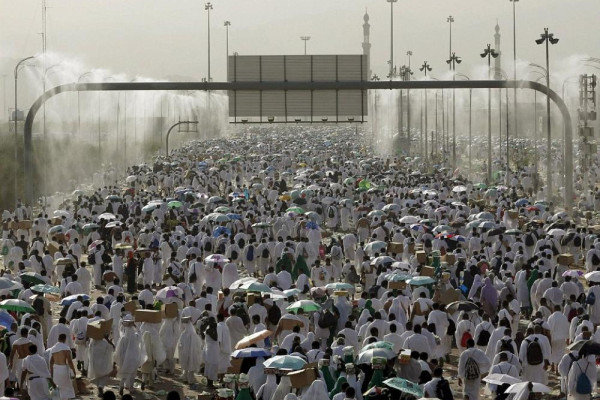 Ministry sets up advanced center to treat Hajis hit by sunstroke