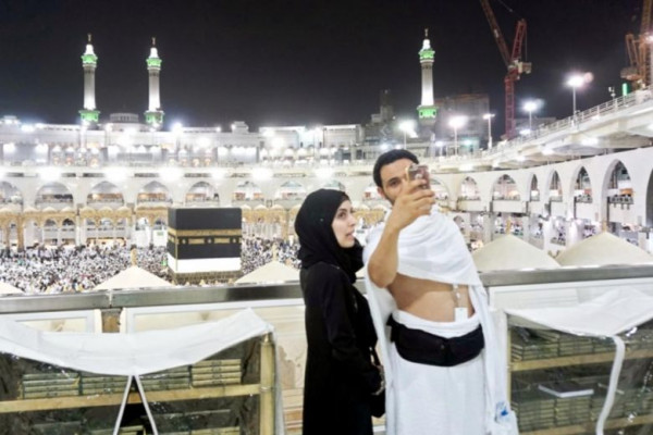 Selfies banned at Islam's two holiest sites in Saudi Arabia