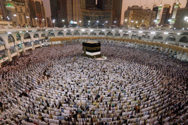 Egypt's tourism minister says ministry will abide by court ruling cancelling extra Umrah fees