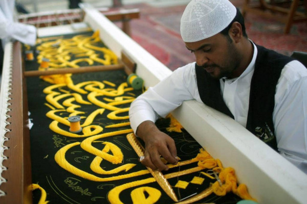 Holy Kaaba adorned with new kiswa