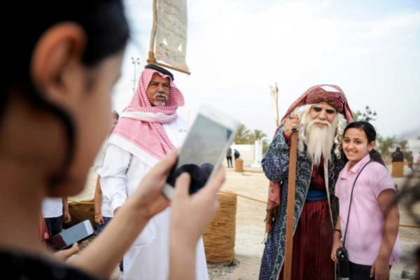 Saudi to begin issuing tourist visas