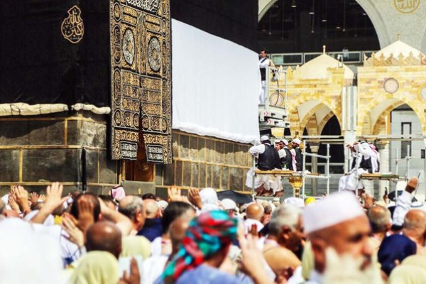 Kaaba kiswa raised indicating beginning of Hajj season