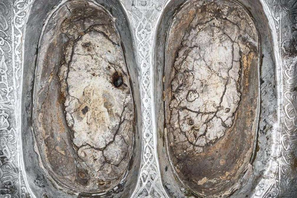 Rare images of Prophet Ibrahim’s shrine stone and footprints in Makkah released