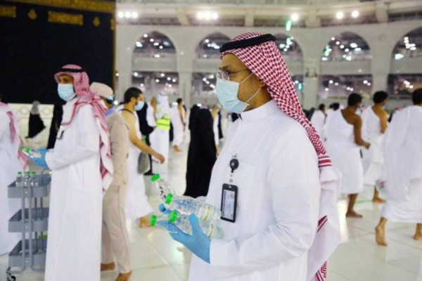 200,000 Zamzam water bottles, 37,500 liters provided to worshipers on 27th Night of Ramadan