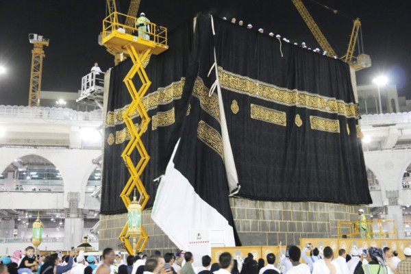 Holy Kaaba in Makkah gets a new cover; 160 workers carry out elaborate task