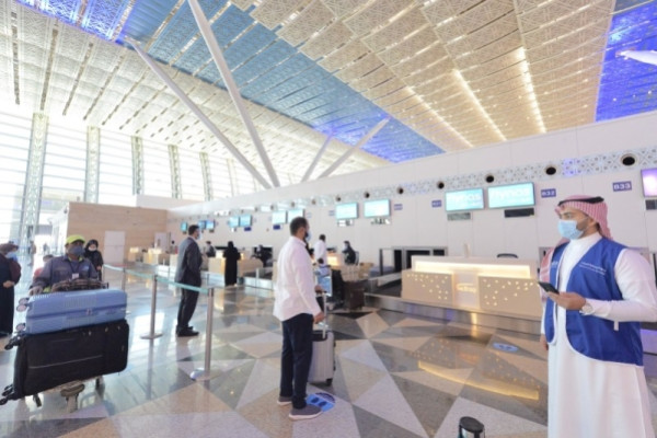 Saudi Arabia resumes partial international flight operations