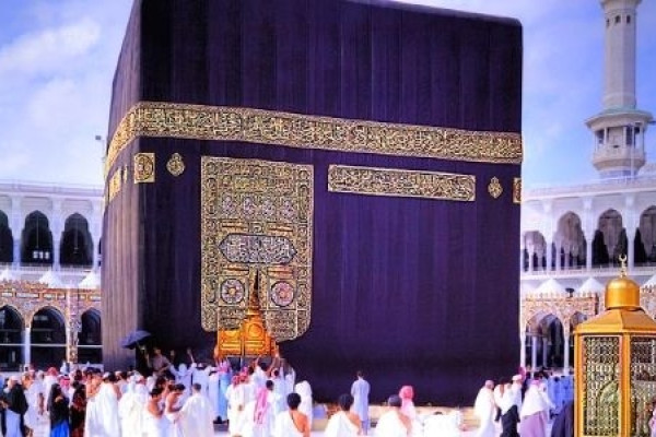 Robot vacuums used to clean, sanitize roof of Holy Kaaba