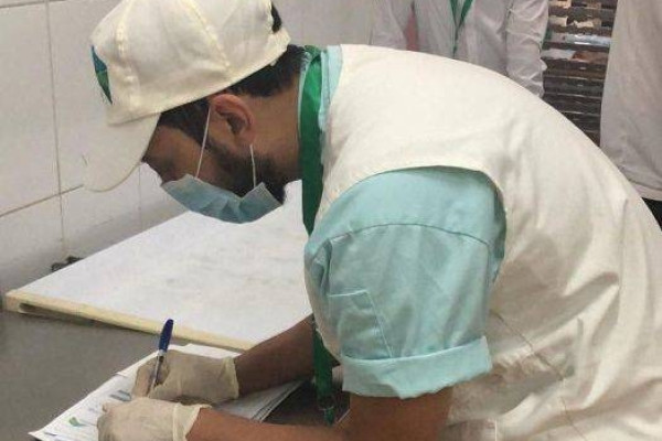 Makkah Mayoralty examines samples of meals served to pilgrims