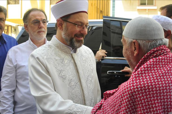 Turkish religious head visits sick patients in Mecca